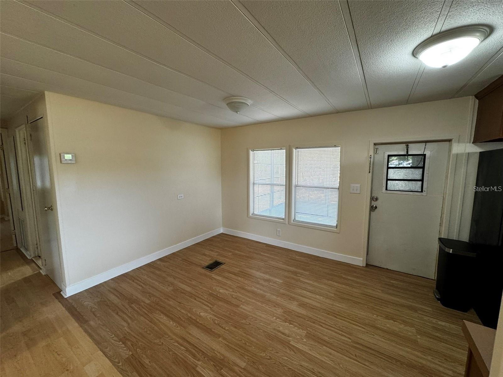 O6425978 Property Photo 5