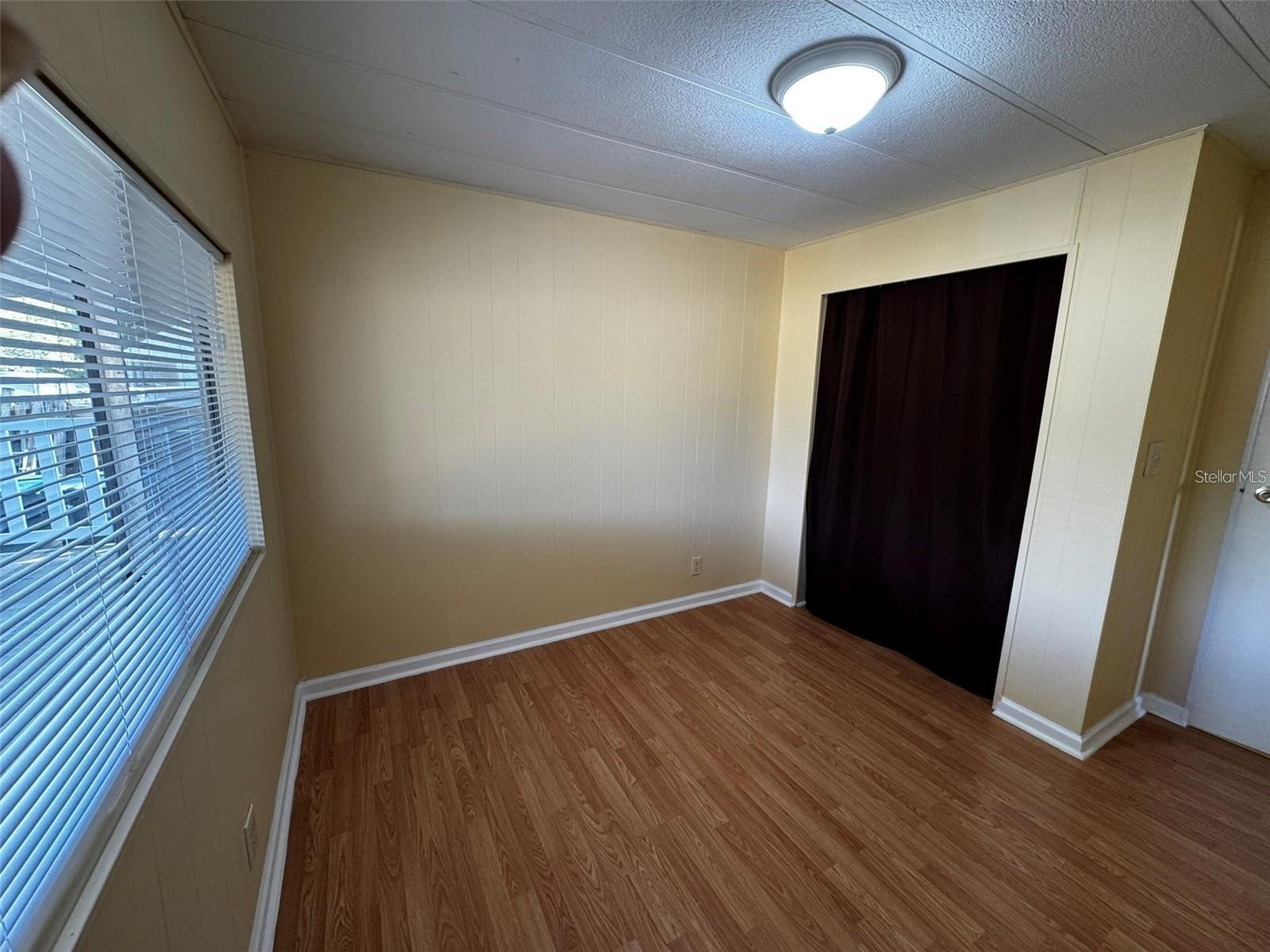 O6425978 Property Photo 6
