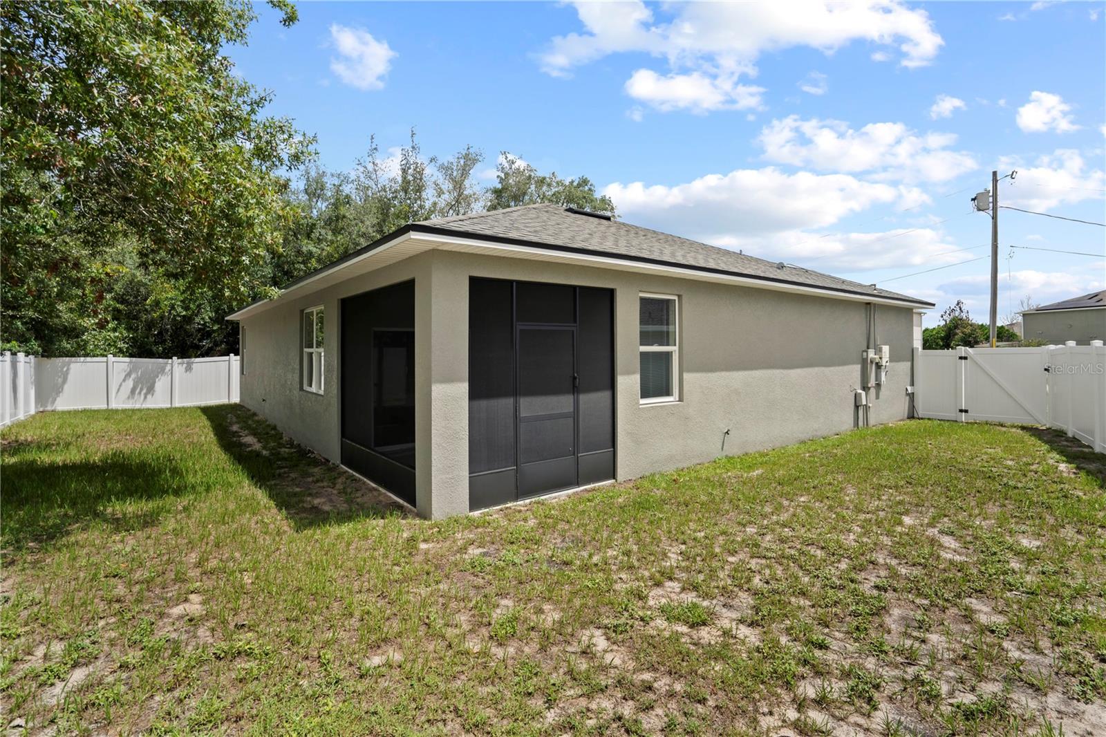 464 Danube Dr Property Photo 5