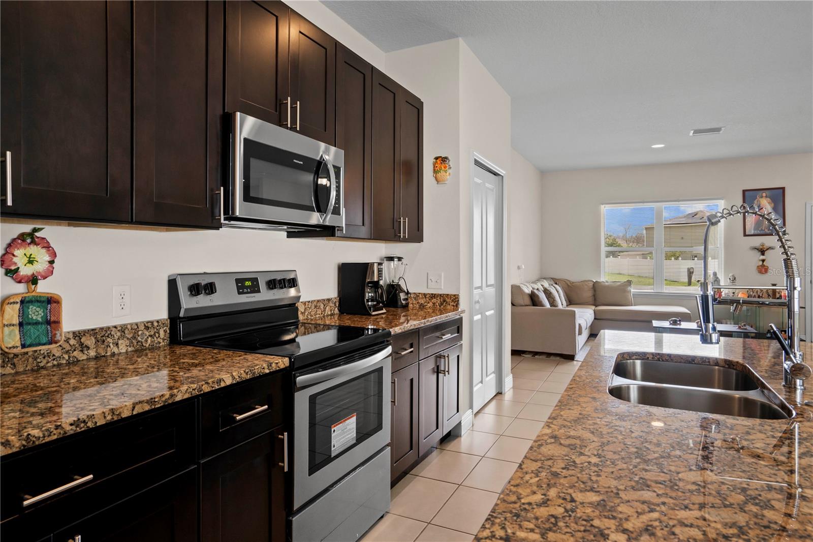 464 Danube Dr Property Photo 8
