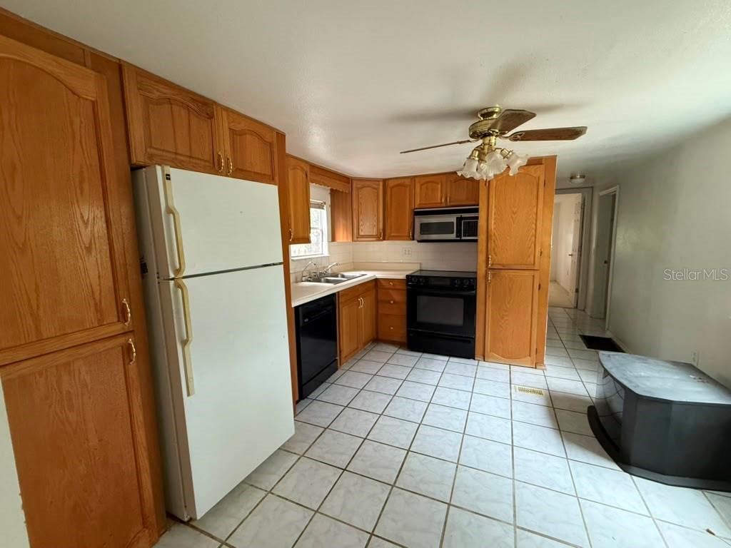 27416 Walnut Ave Property Photo 12