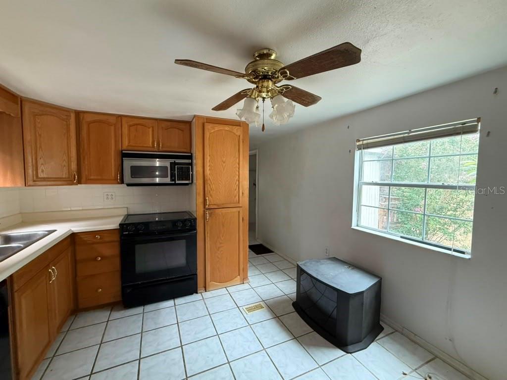 27416 Walnut Ave Property Photo 14