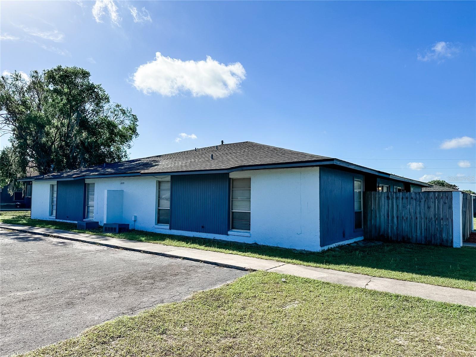 5390 Se 29th Pl #b Property Photo 1
