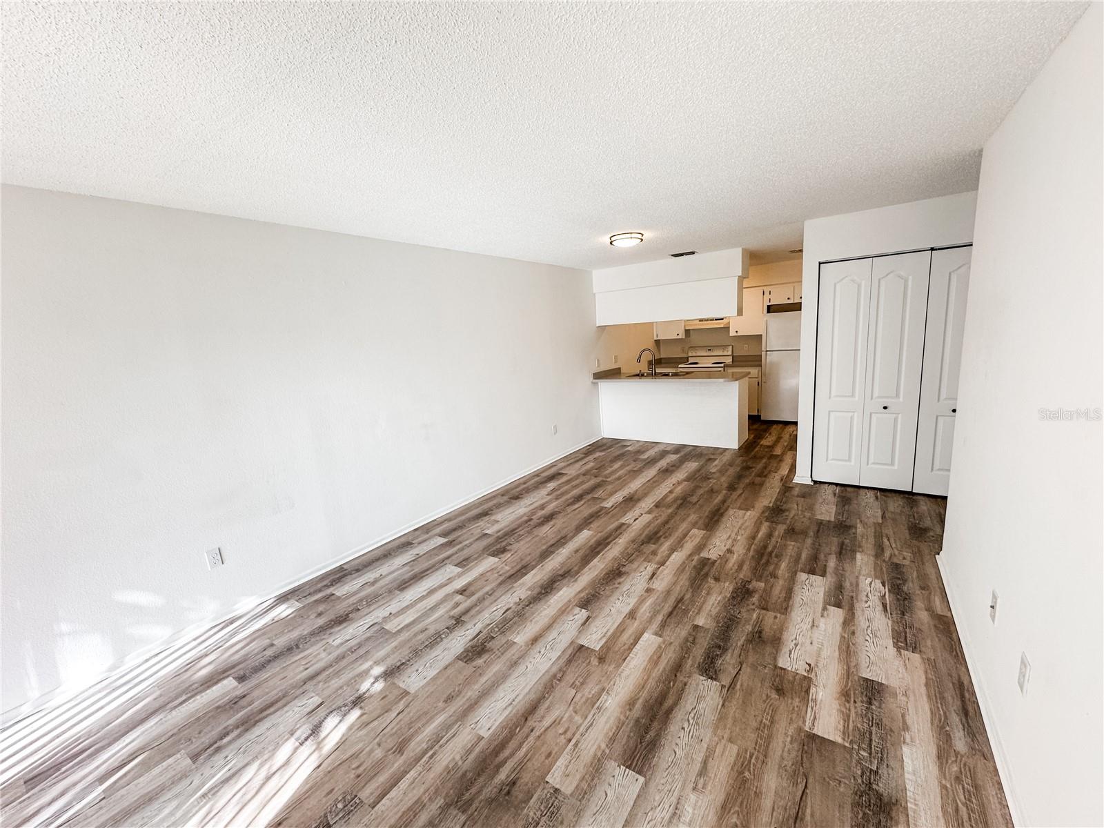 5390 Se 29th Pl #b Property Photo 4