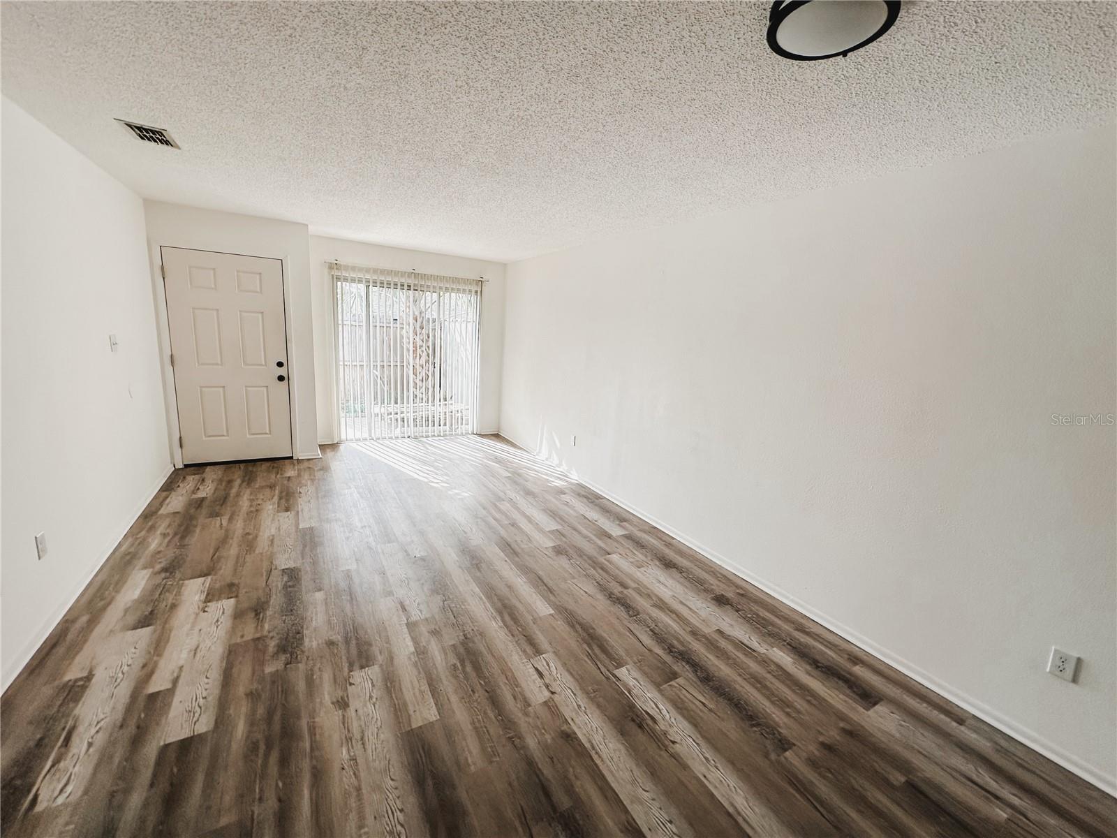 5390 Se 29th Pl #b Property Photo 6