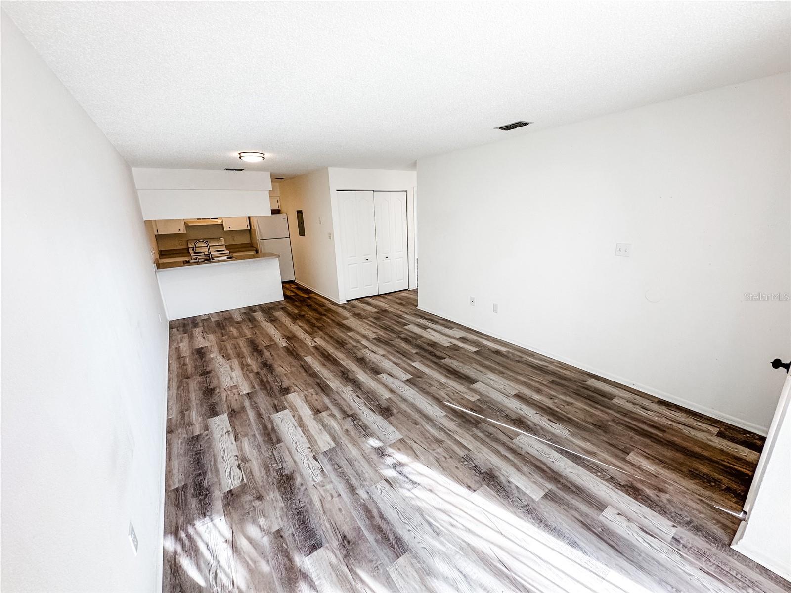 5390 Se 29th Pl #b Property Photo 7