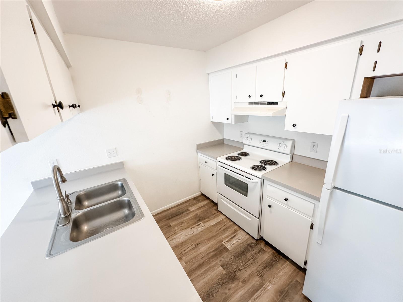 5390 Se 29th Pl #b Property Photo 8