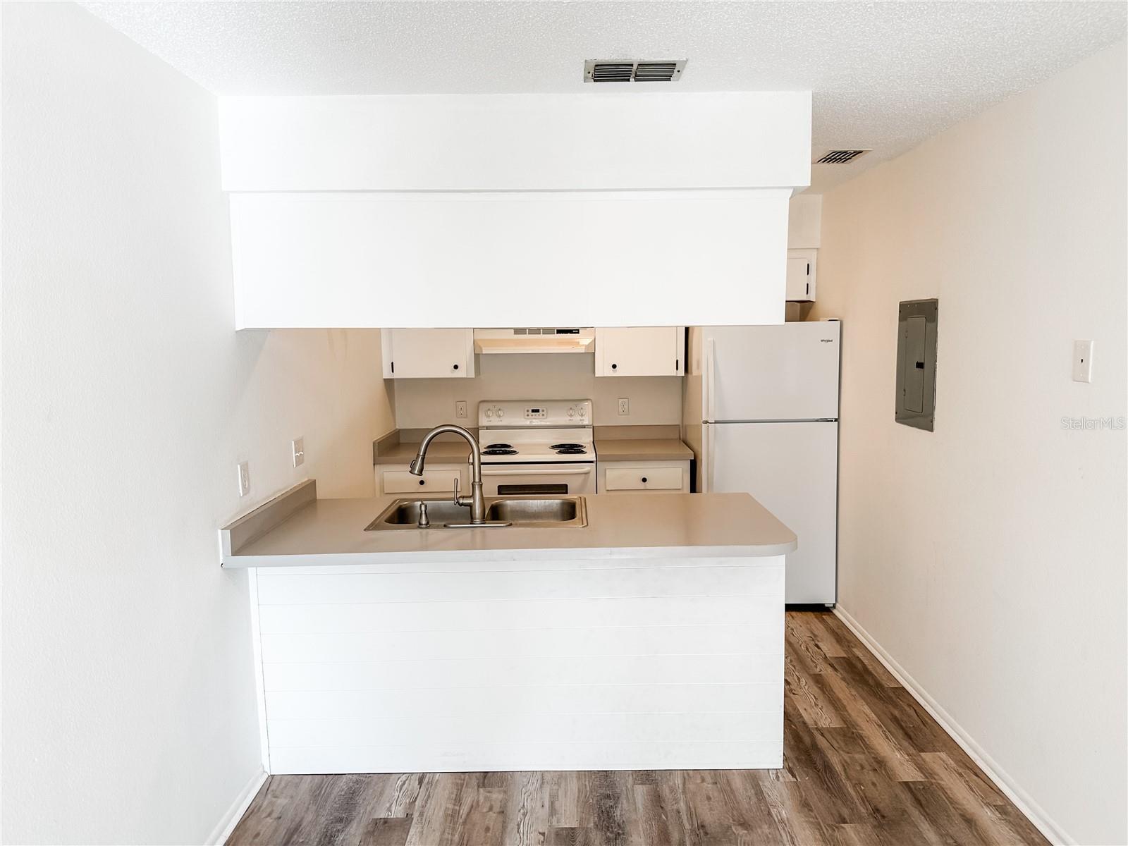 5390 Se 29th Pl #b Property Photo 9