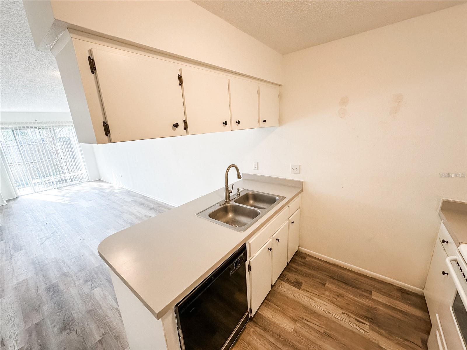 5390 Se 29th Pl #b Property Photo 10