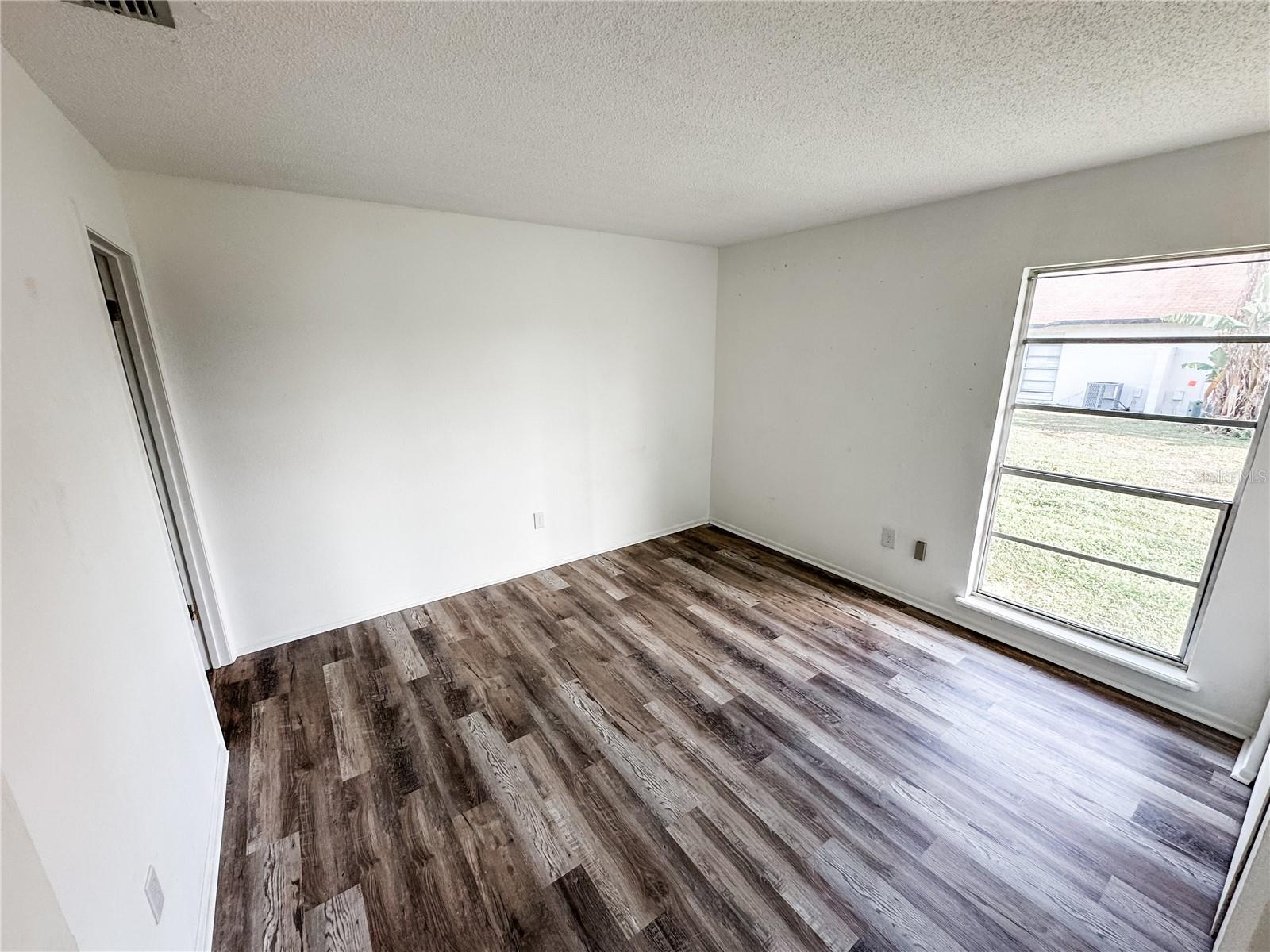 5390 Se 29th Pl #b Property Photo 13