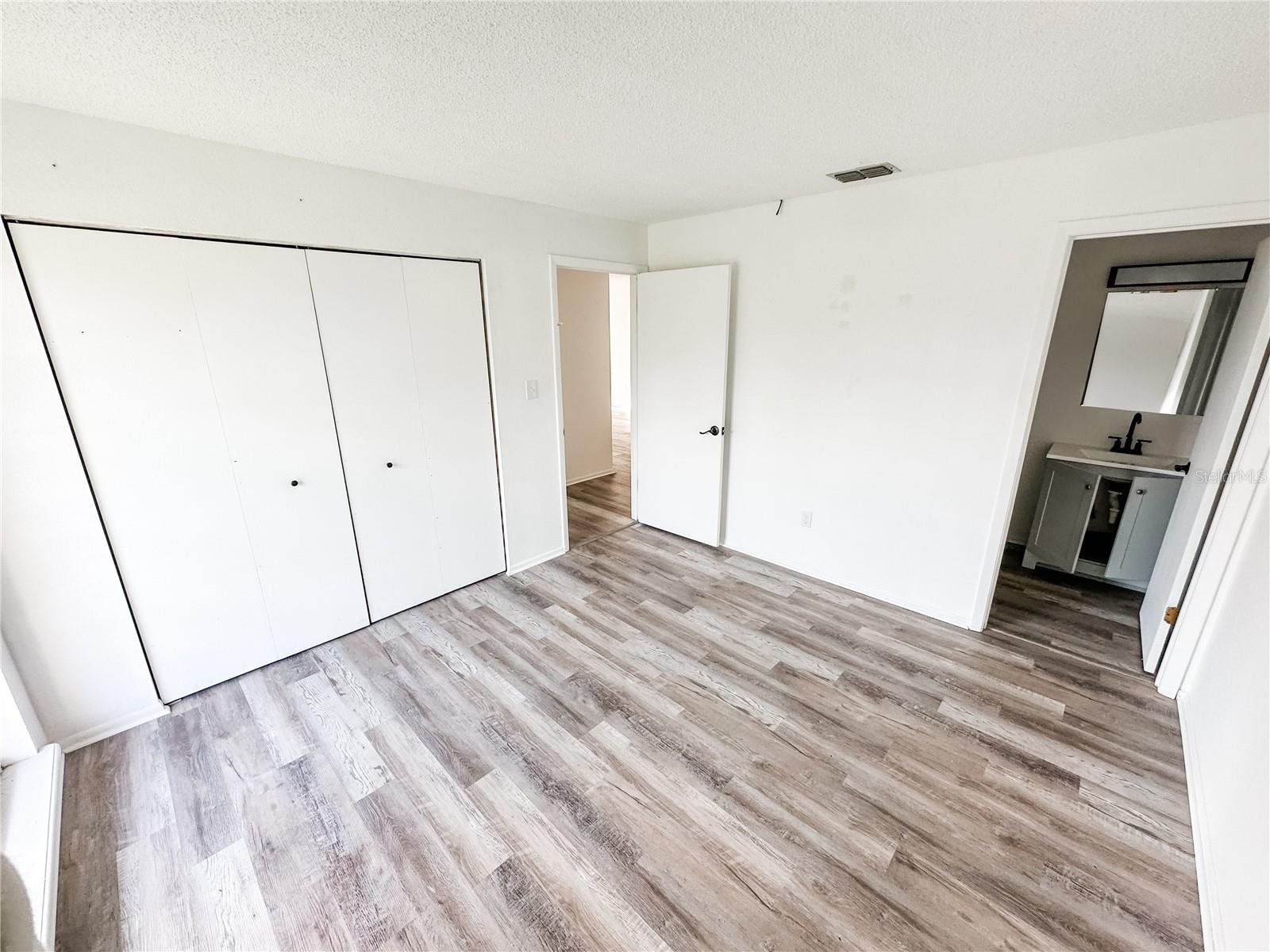 5390 Se 29th Pl #b Property Photo 14