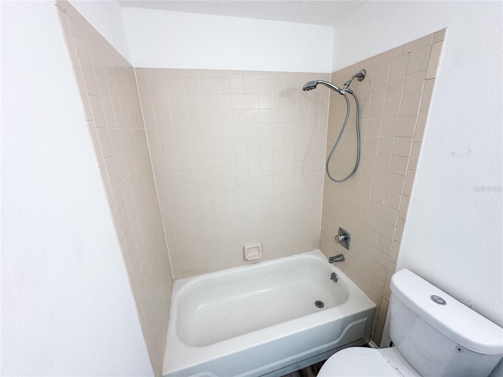 5390 Se 29th Pl #b Property Photo 16