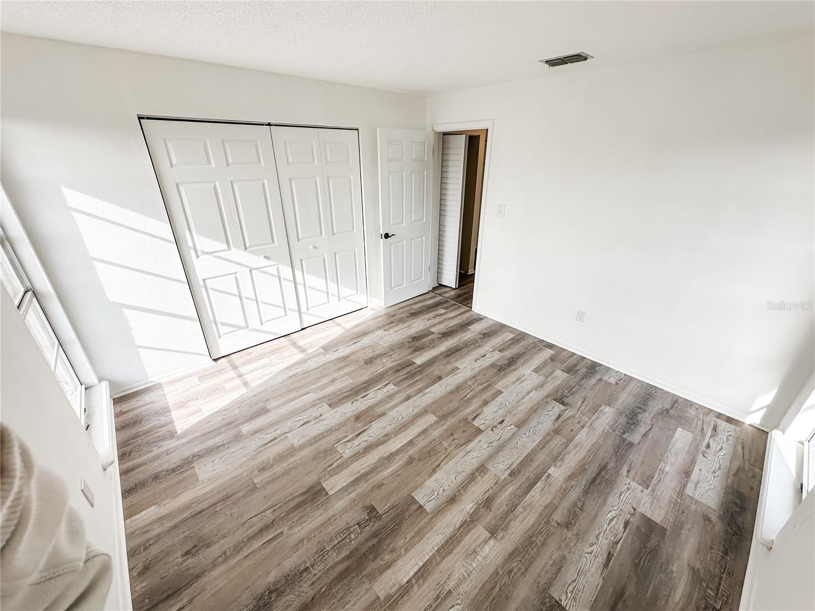 5390 Se 29th Pl #b Property Photo 17