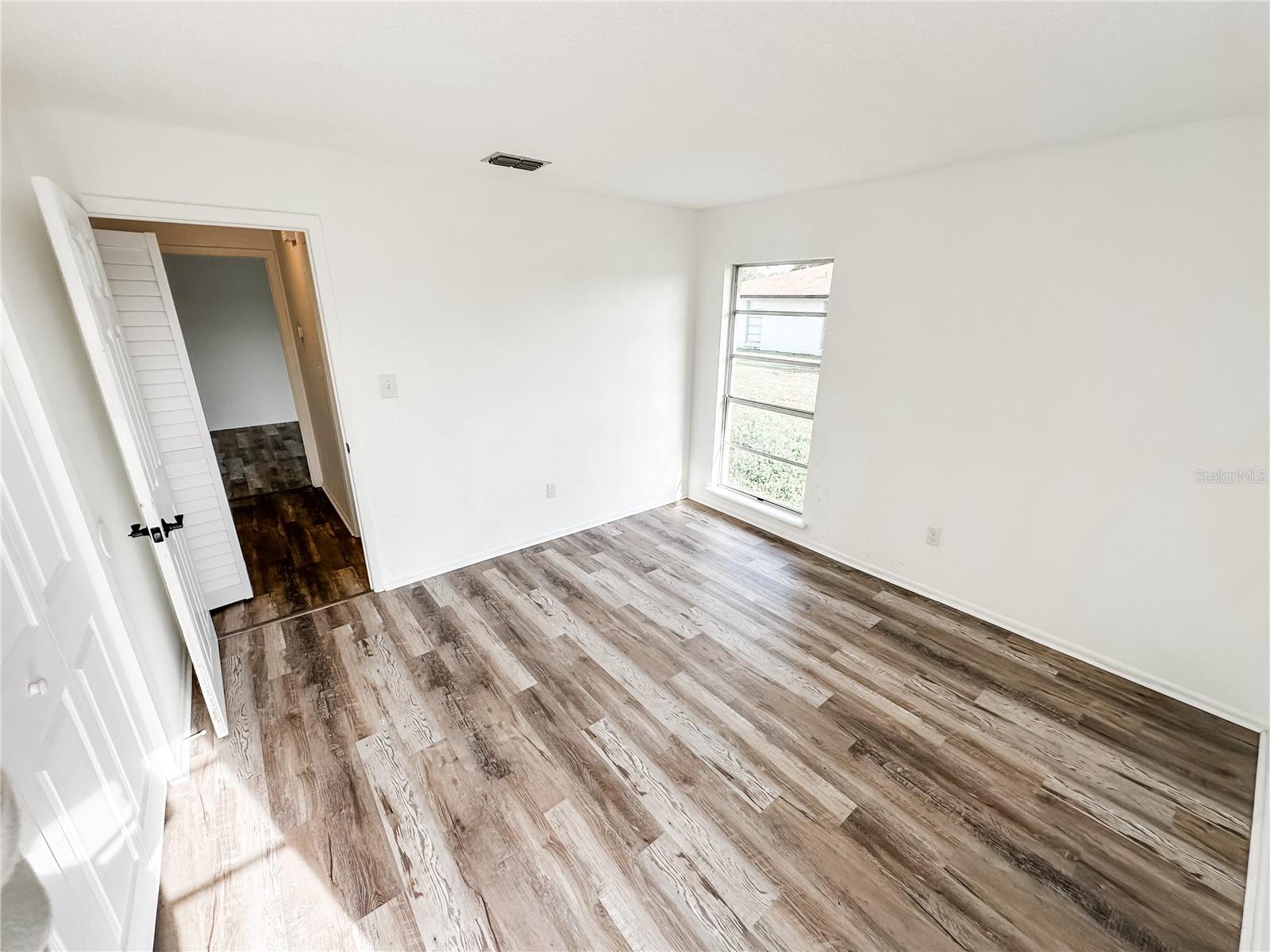 5390 Se 29th Pl #b Property Photo 18