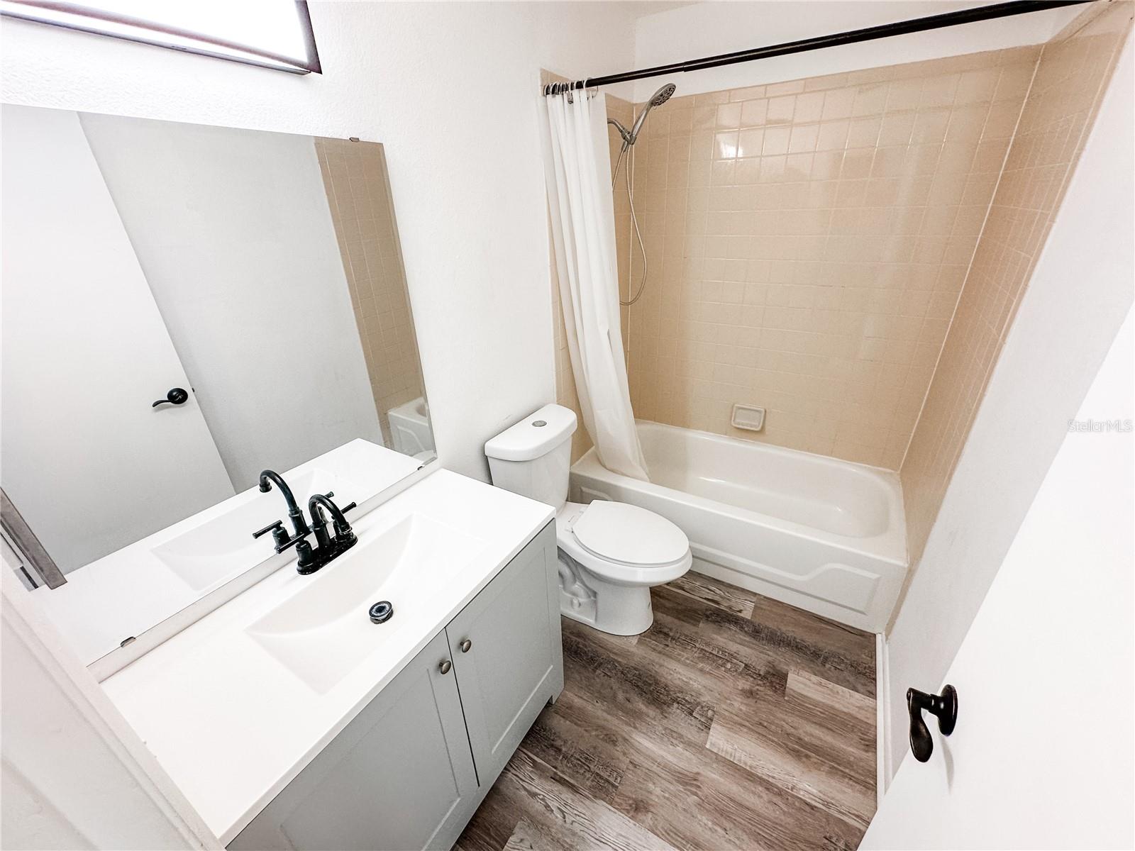 5390 Se 29th Pl #b Property Photo 20
