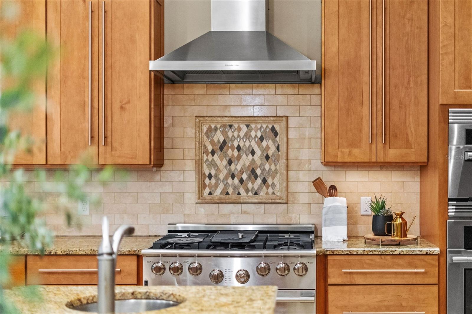 O6426052 Property Photo 14