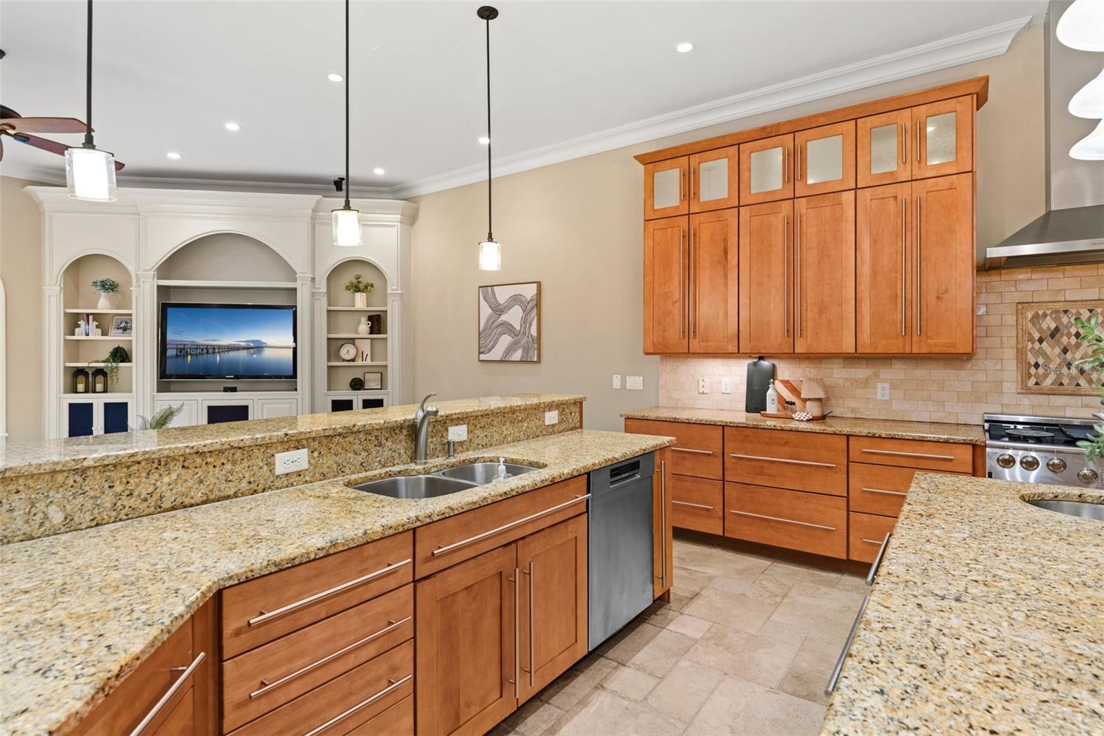 O6426052 Property Photo 16
