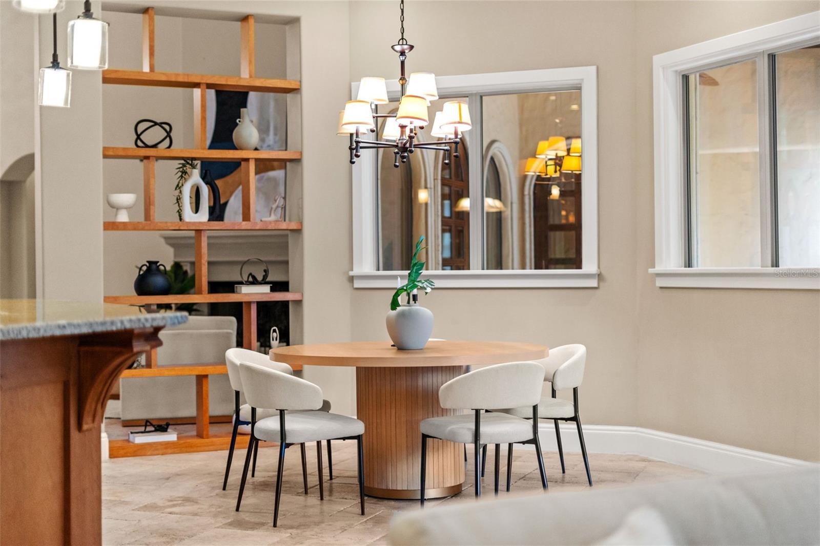 O6426052 Property Photo 25