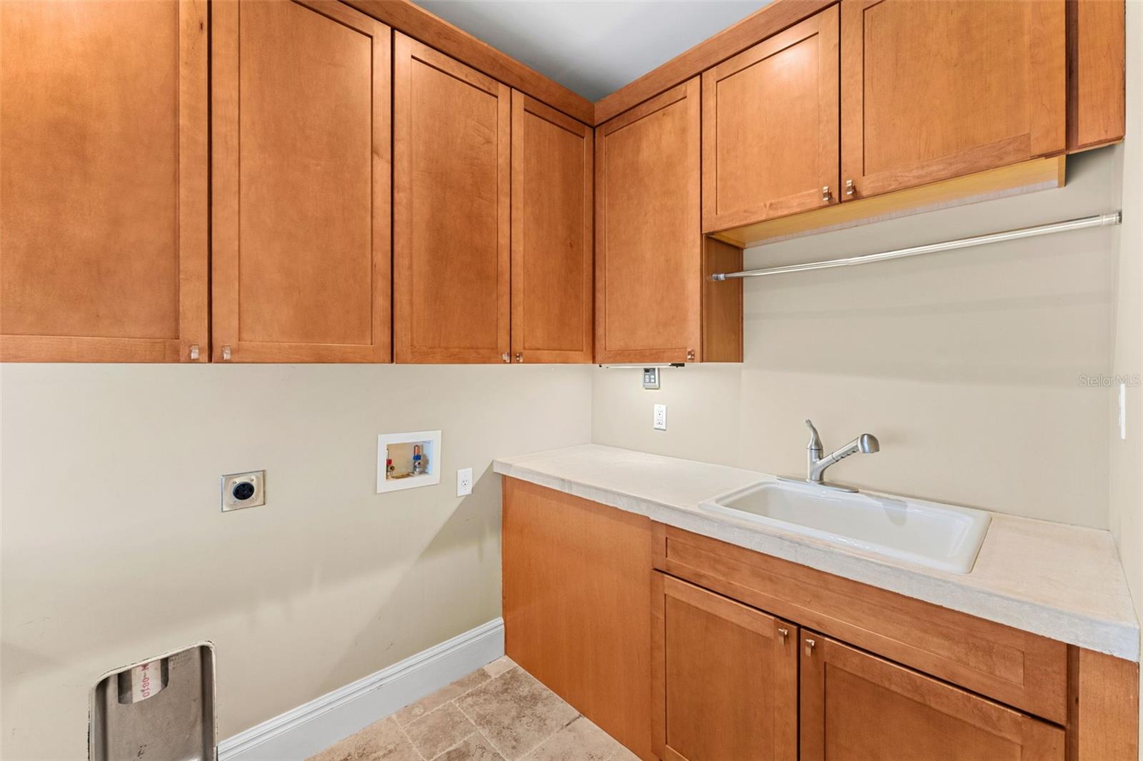 O6426052 Property Photo 27