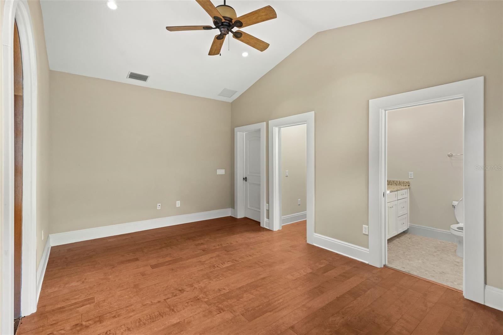 O6426052 Property Photo 33