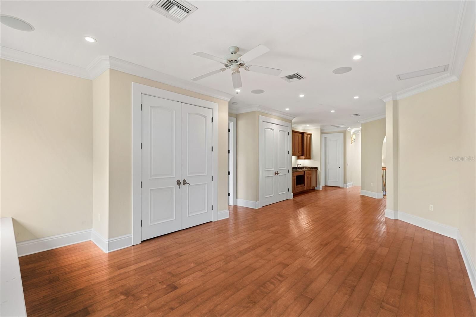 O6426052 Property Photo 36