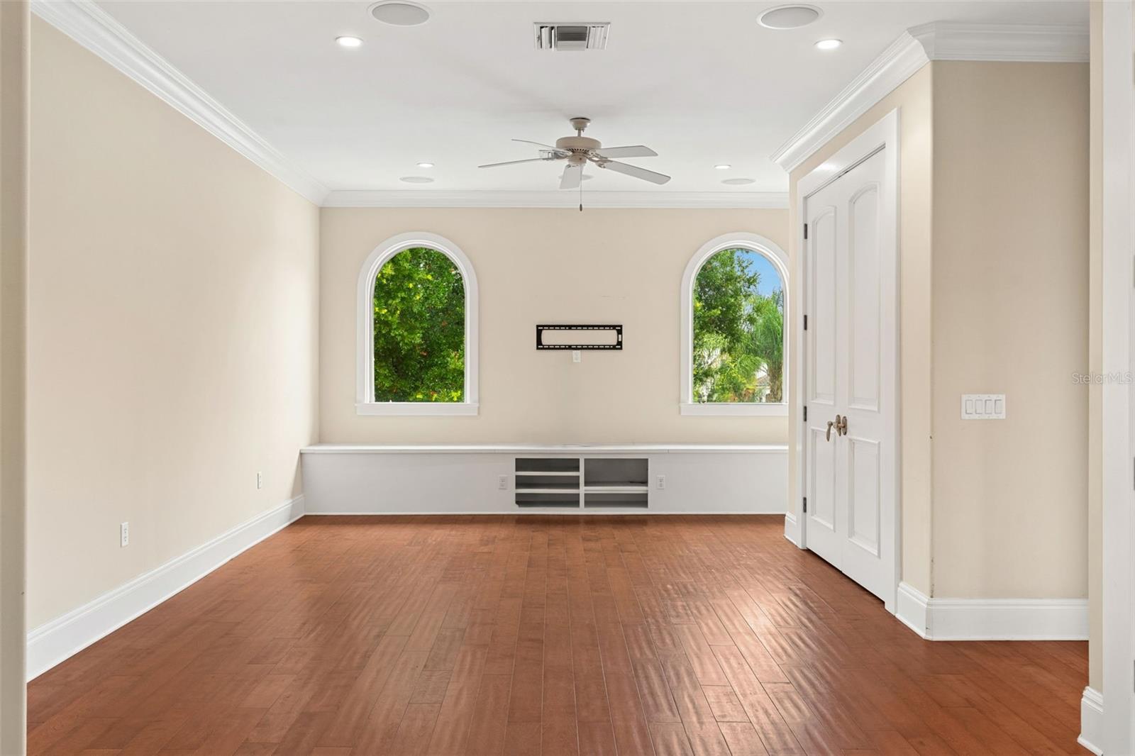 O6426052 Property Photo 37