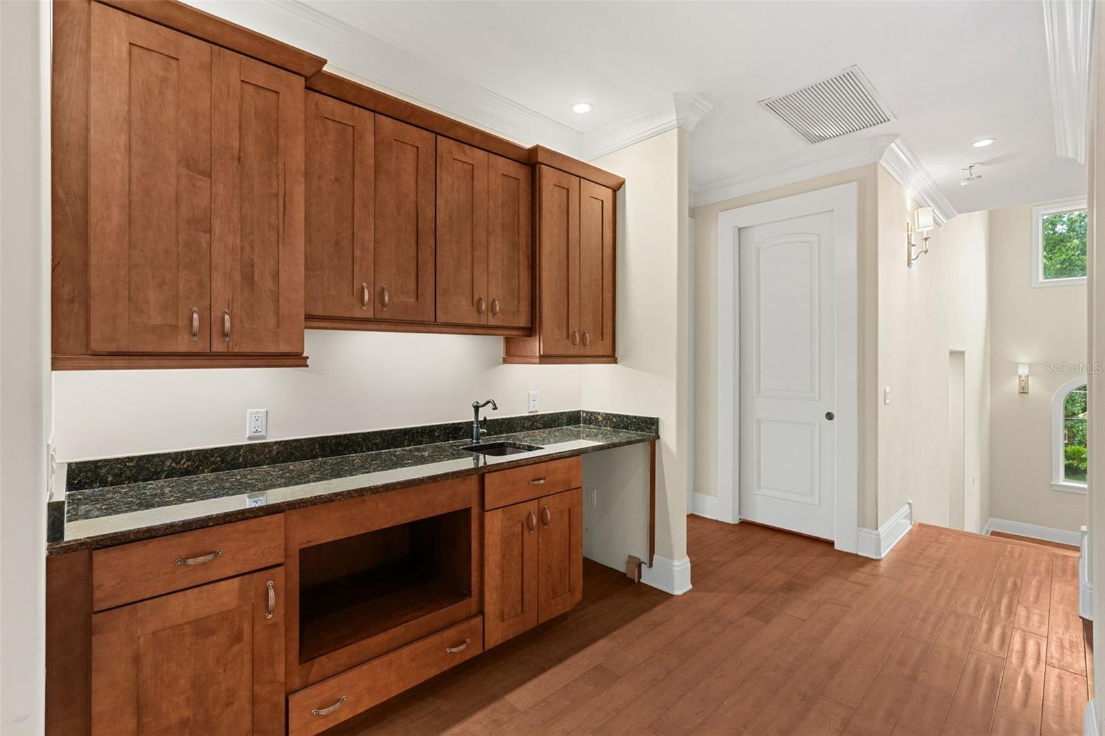 O6426052 Property Photo 39