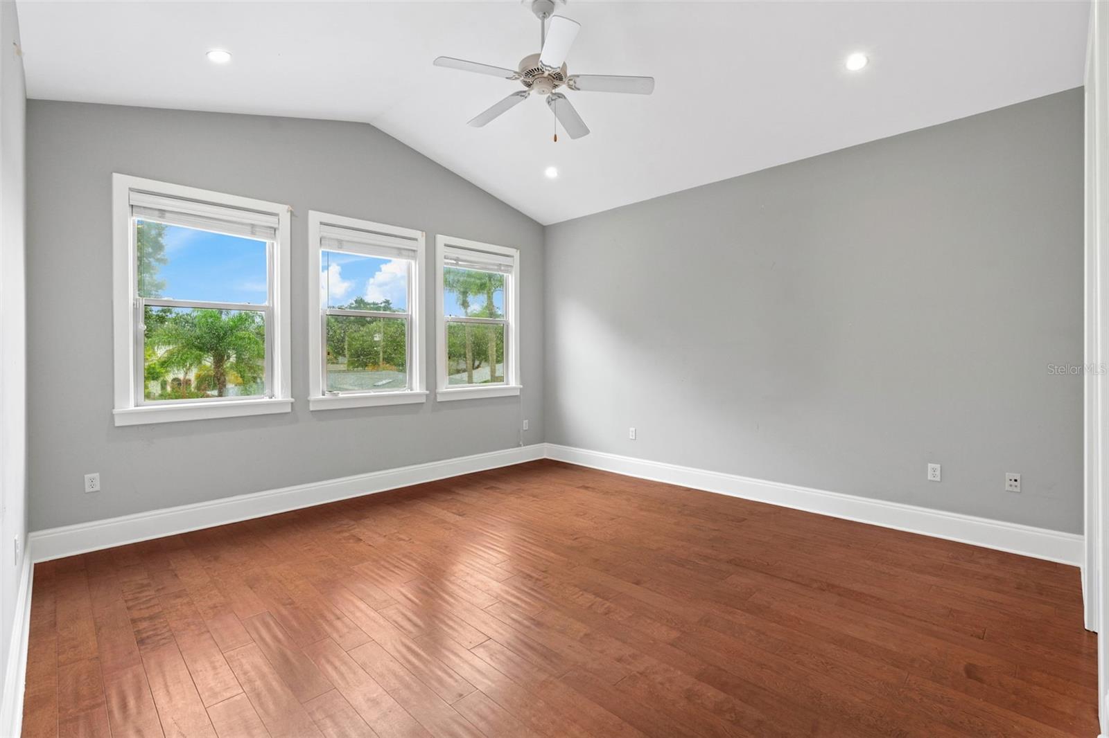 O6426052 Property Photo 41
