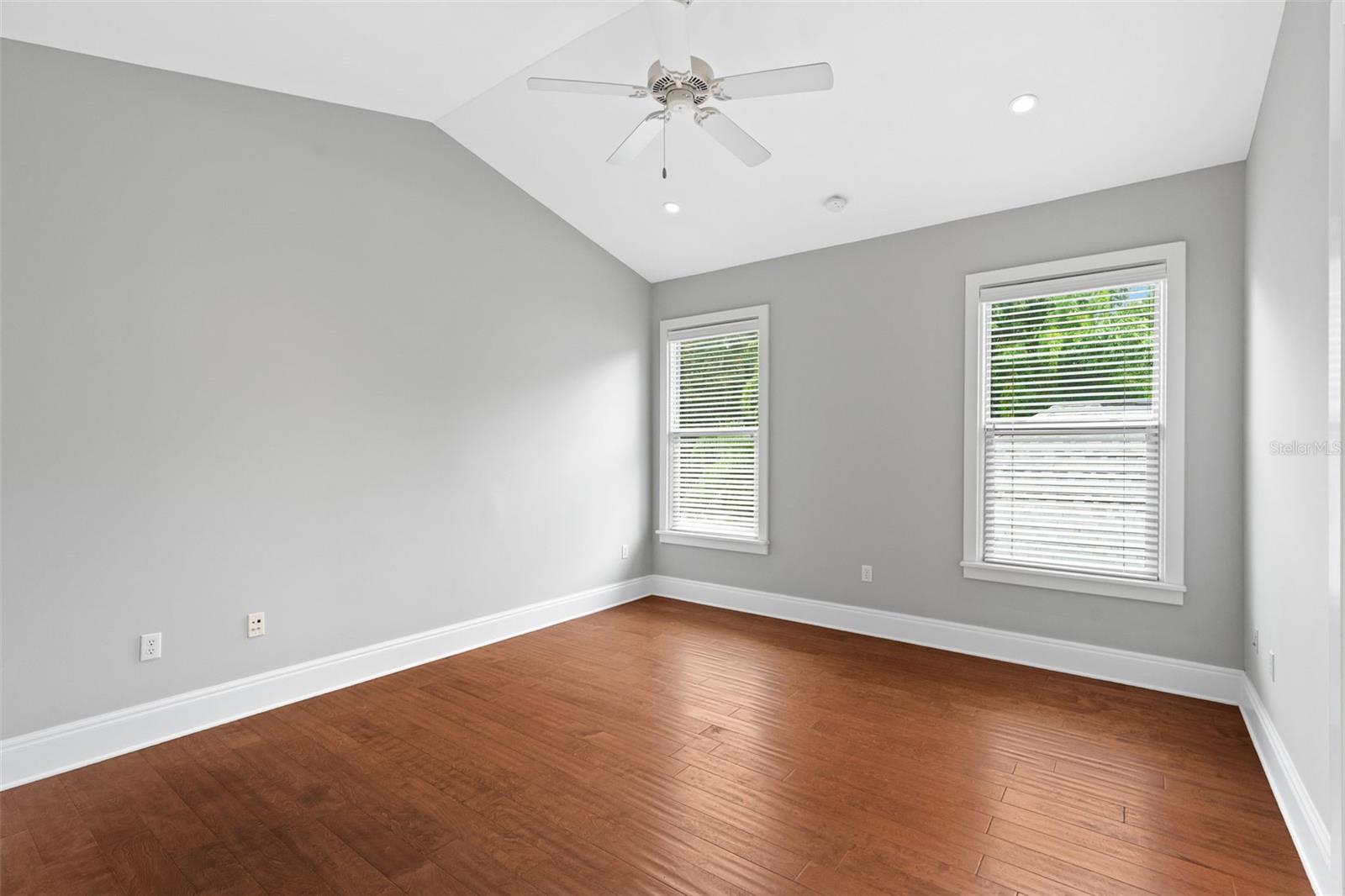 O6426052 Property Photo 45
