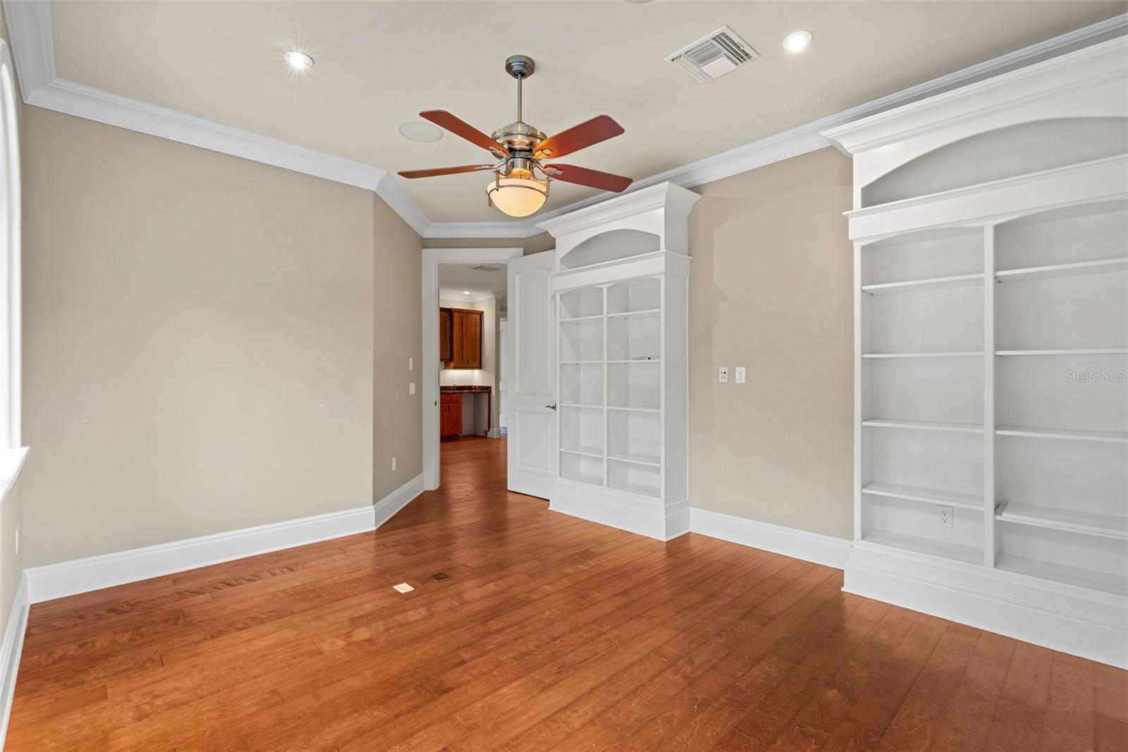 O6426052 Property Photo 48