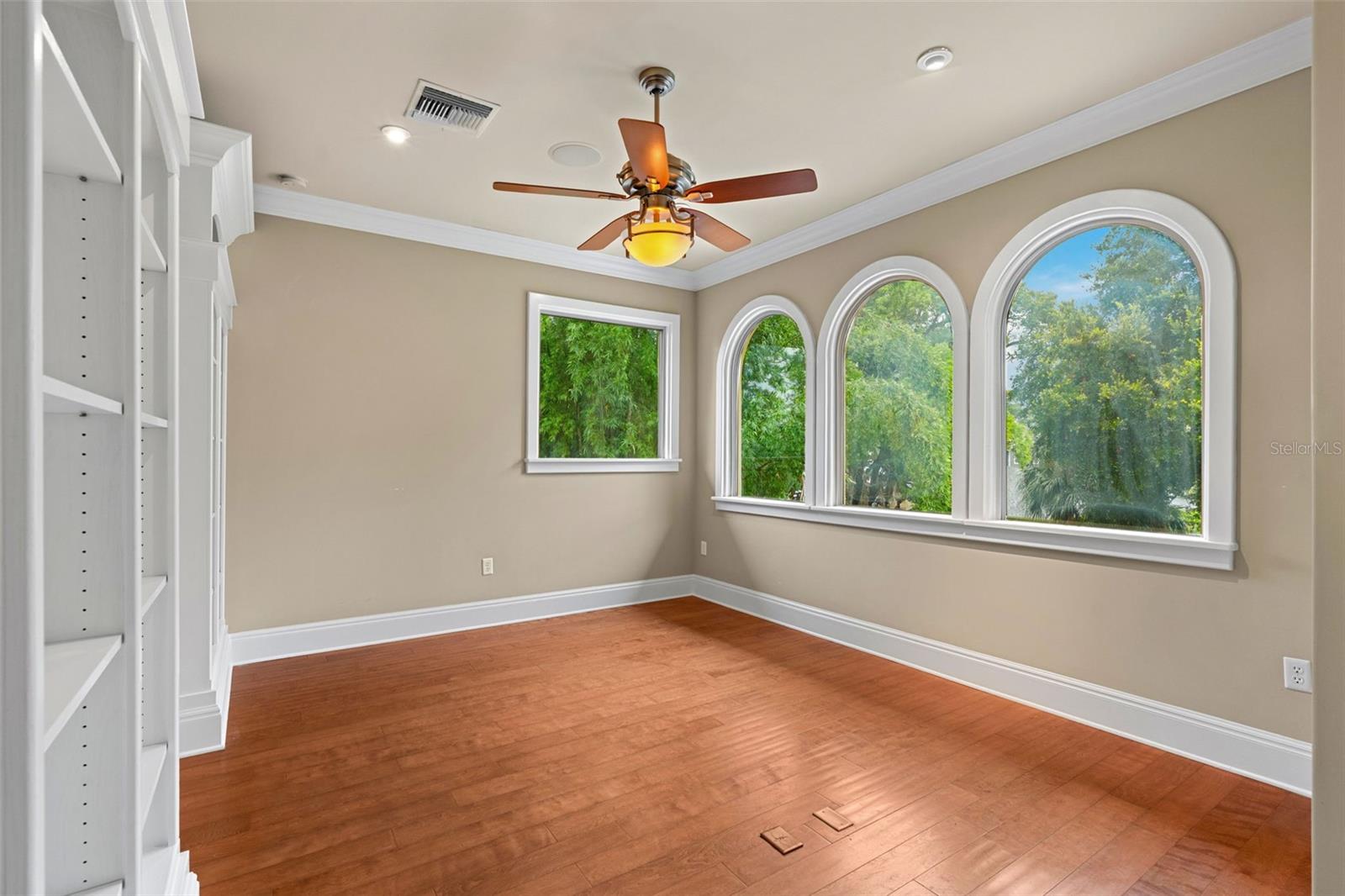 O6426052 Property Photo 49