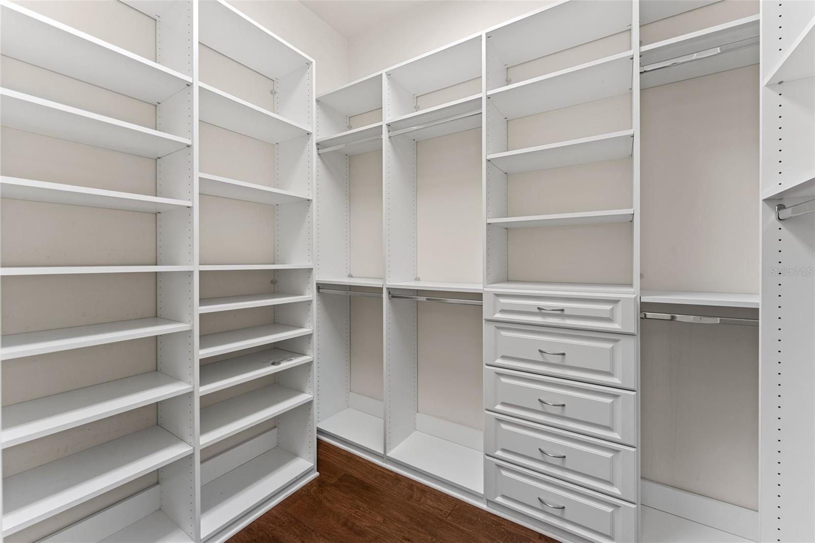 O6426052 Property Photo 55