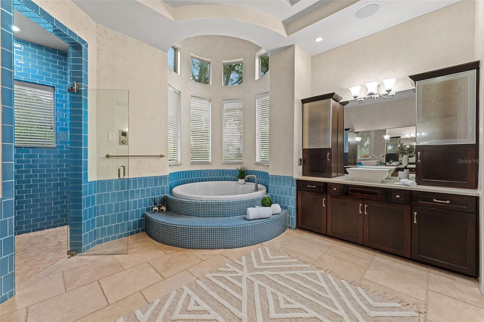 O6426052 Property Photo 57