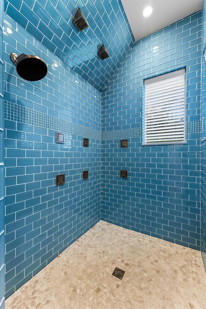 O6426052 Property Photo 58