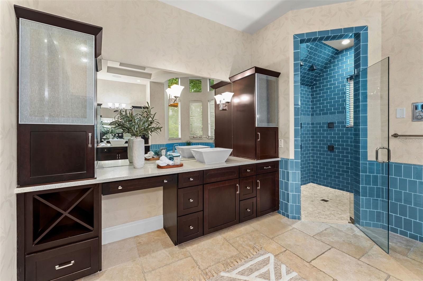 O6426052 Property Photo 60