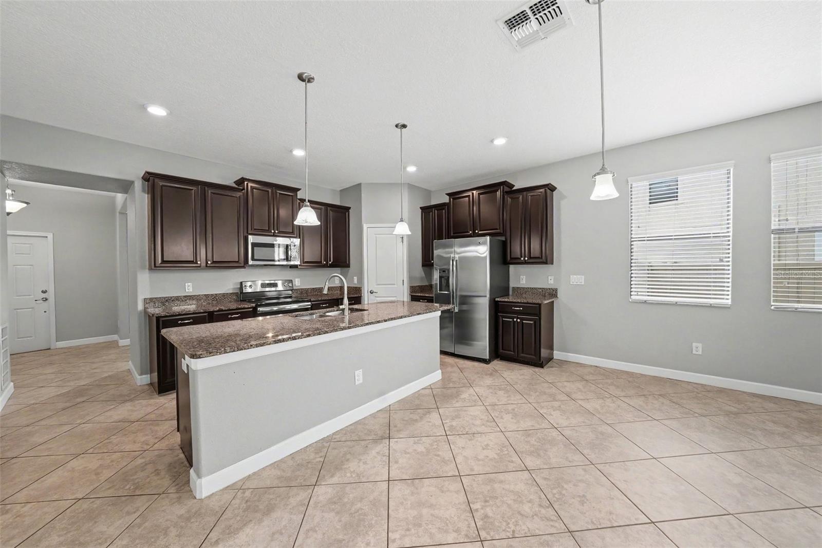 28500 Pleasant Bay Loop Property Photo 5