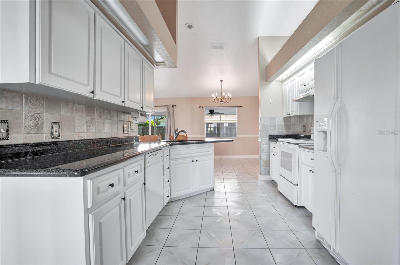 667 Jessanda Cir Property Photo 3