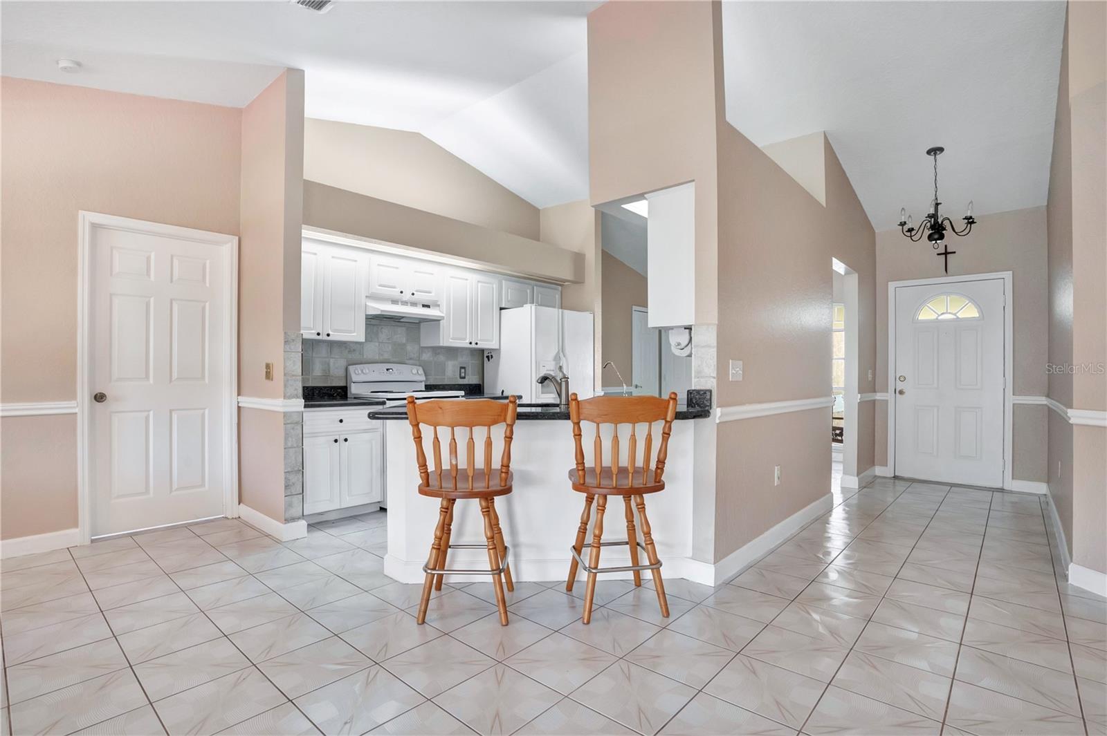 667 Jessanda Cir Property Photo 4