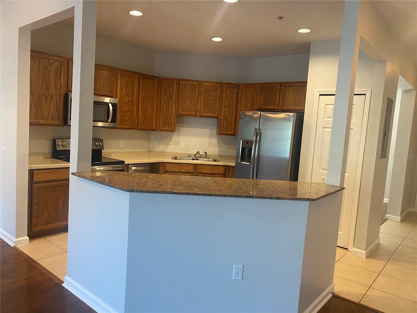 987 Fern Ave #202 Property Photo 10