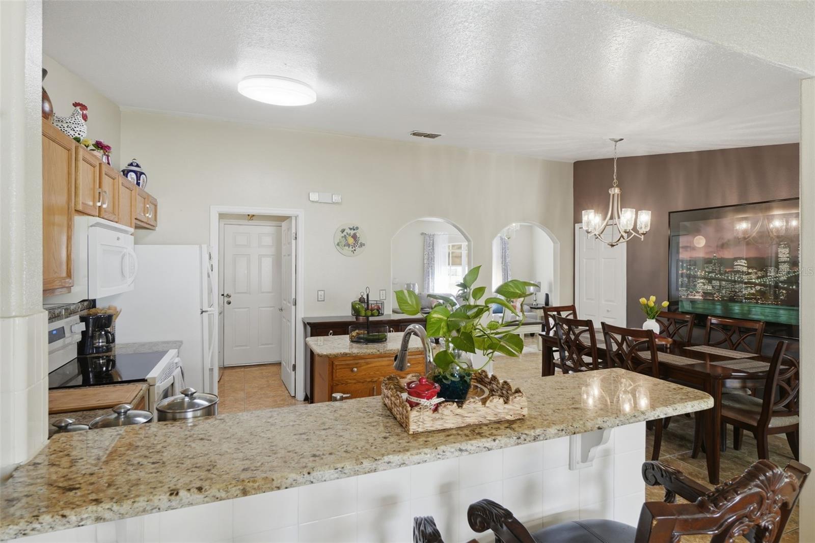 1029 Dudley Dr Property Photo 2