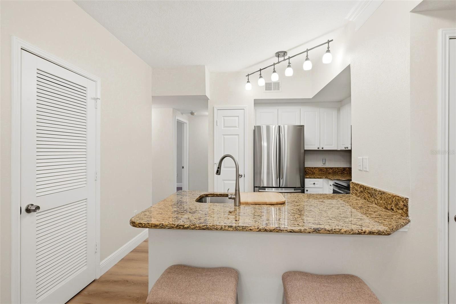 239 Longview Ave #207 Property Photo 7