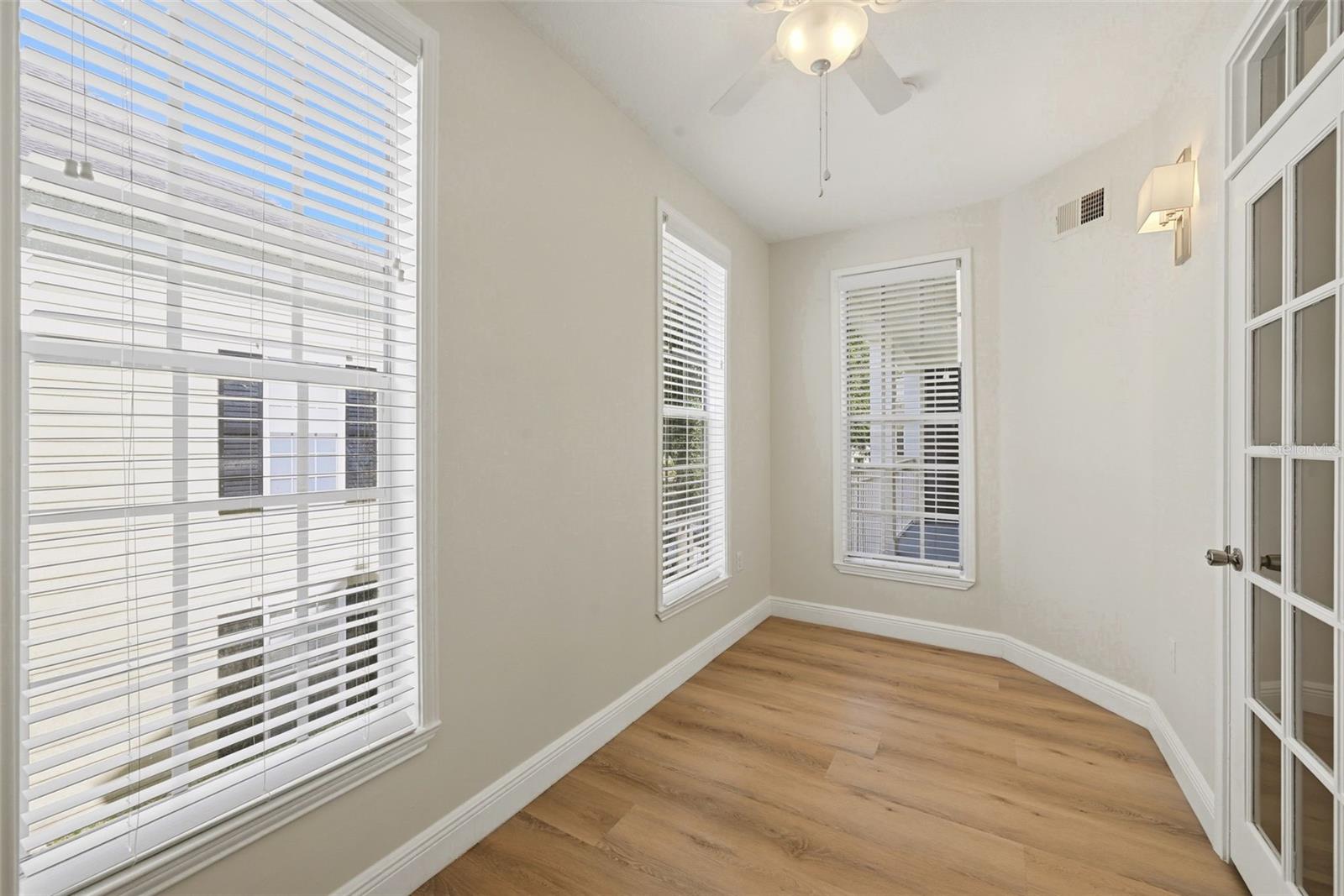 239 Longview Ave #207 Property Photo 22