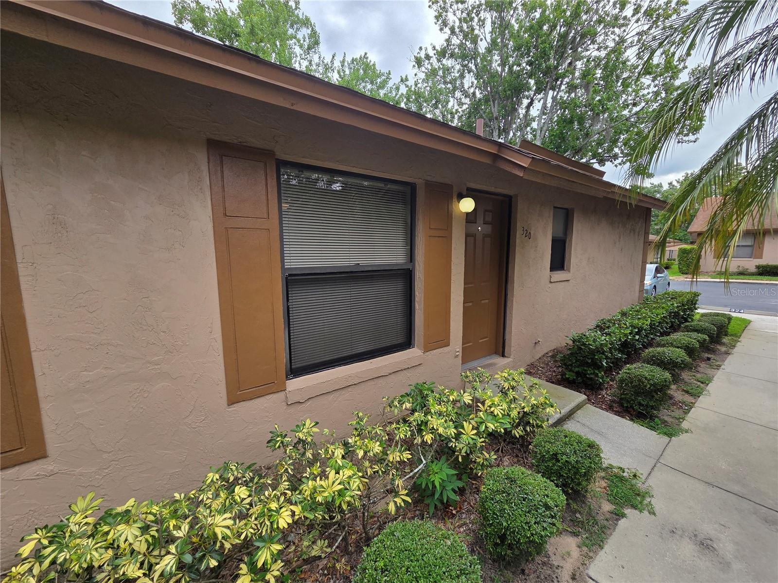 320 Eron Way #6 Property Photo 1