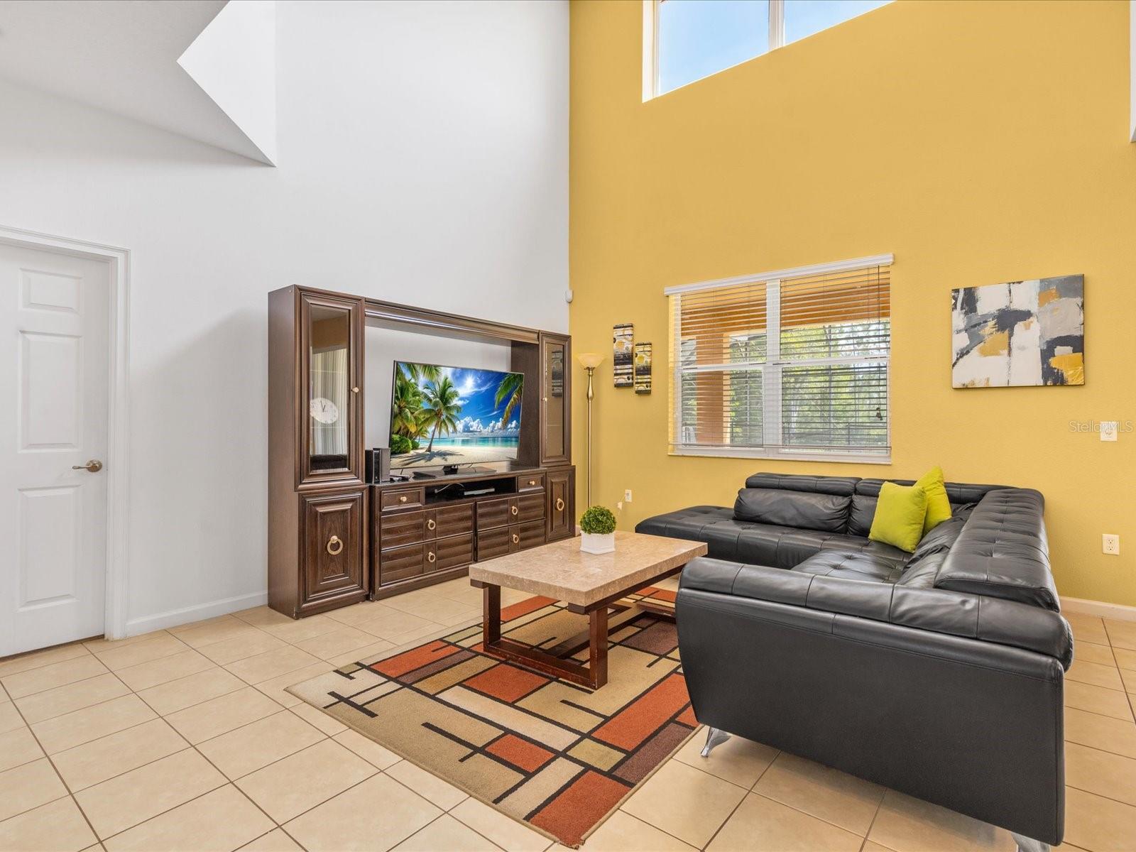 411 Cabello Dr Property Photo 2