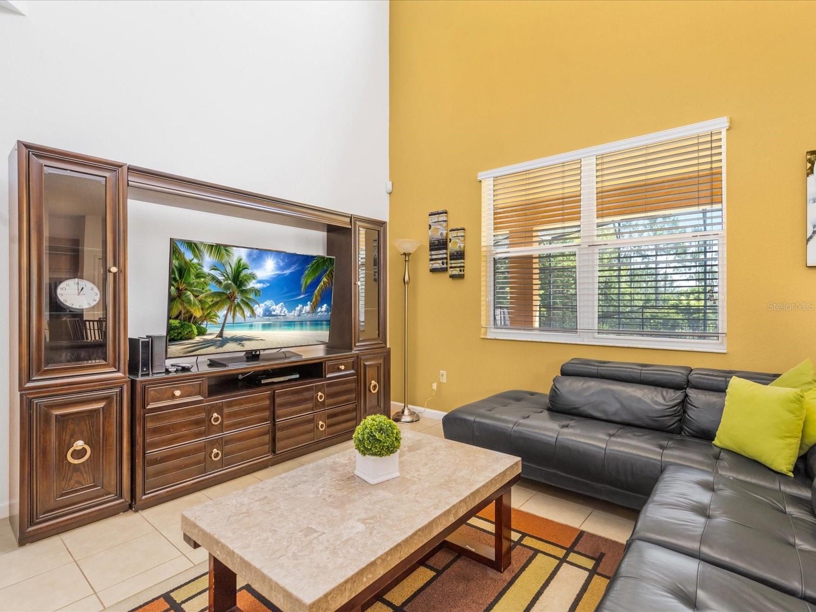 411 Cabello Dr Property Photo 3