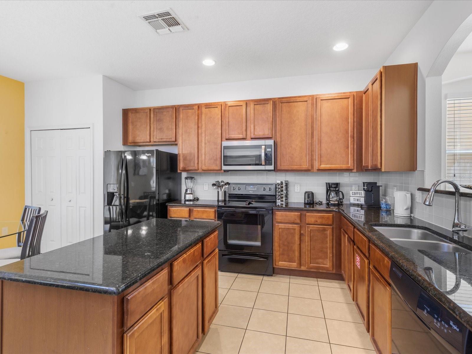 411 Cabello Dr Property Photo 6