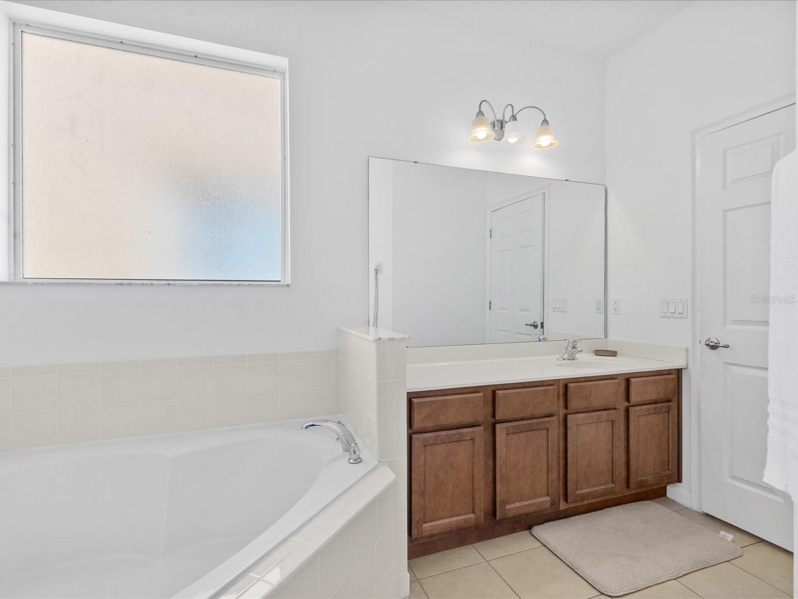 411 Cabello Dr Property Photo 17