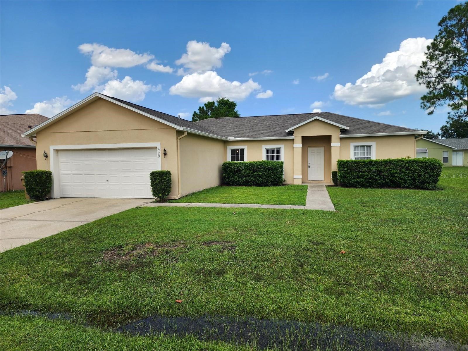 929 Gloucester Ct Property Photo