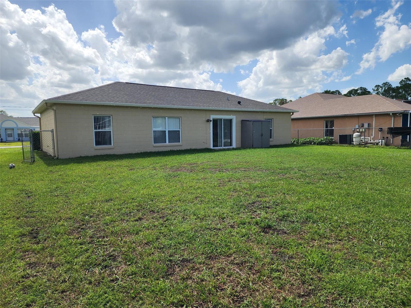 929 Gloucester Ct Property Photo 4