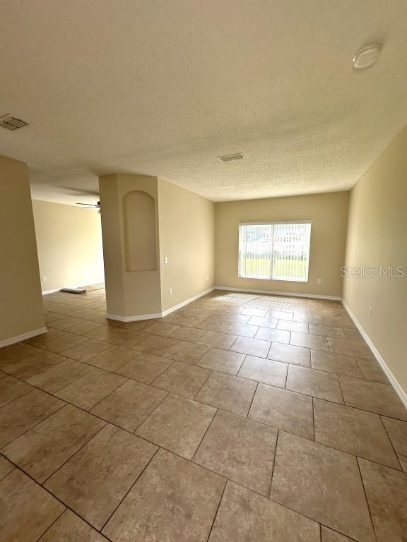 929 Gloucester Ct Property Photo 6